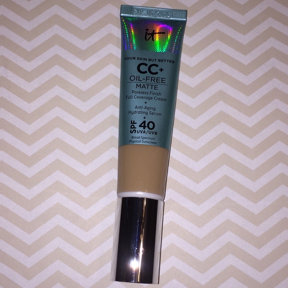 NEUTRAL TAN IT COSMETICS OIL-FREE MATTE FOUNDATION